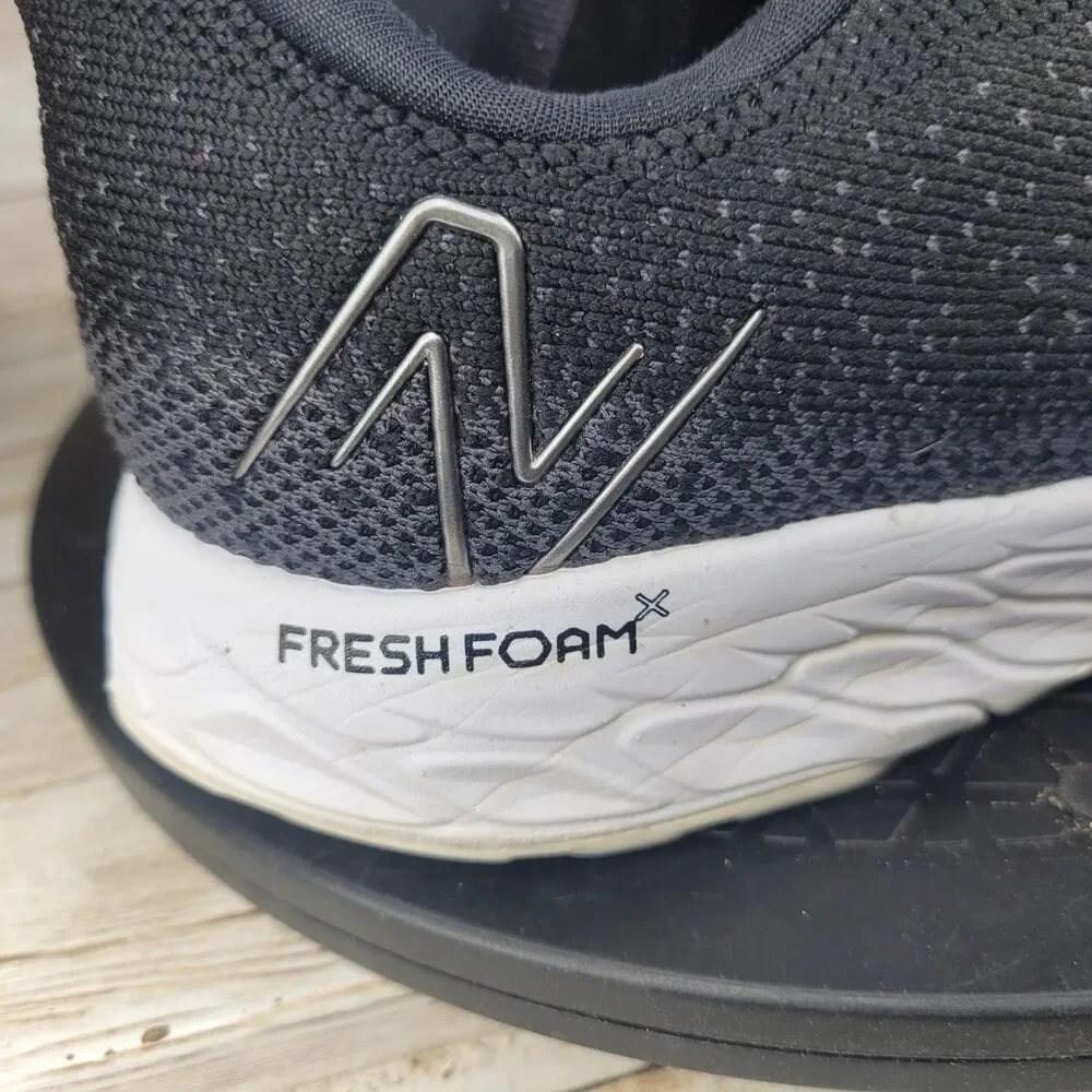 New Balance Fresh Foam Women's Size 10 Tempo v2 Black White Running Shoes